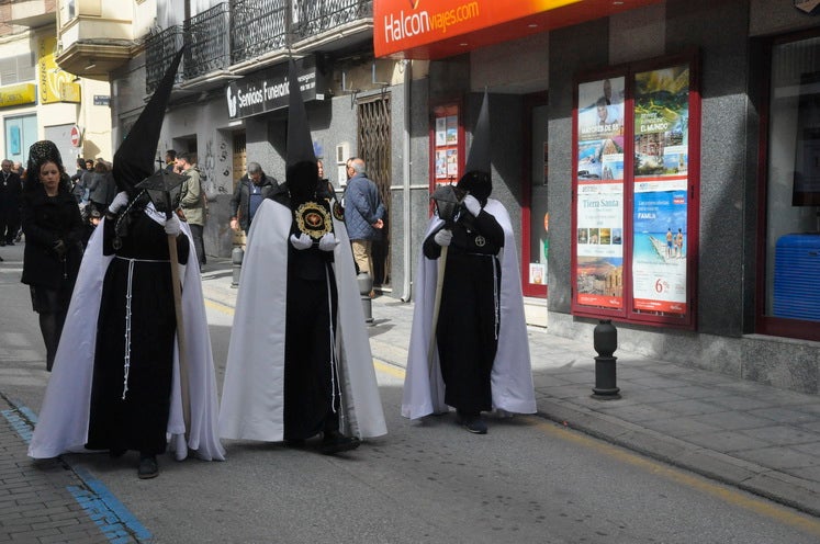 Fotos: La Cofradía de Santiago realiza una excelente estación de penitencia