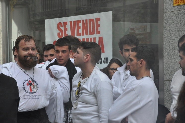 Fotos: La Cofradía de Santiago realiza una excelente estación de penitencia