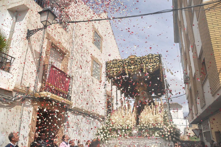 Fotos: La Cofradía de Santiago realiza una excelente estación de penitencia