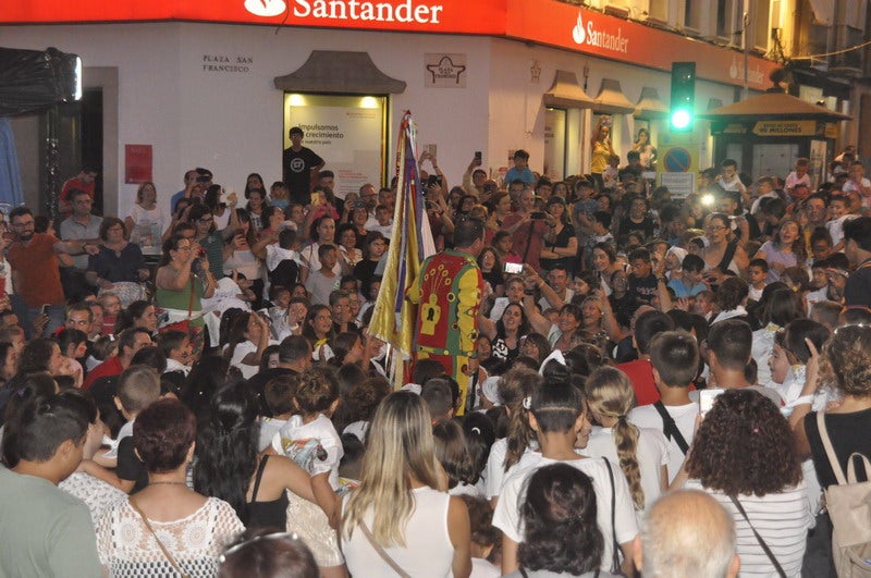 Los niños de Baza disfrutan en la mañana de este viernes del Cascamorras Infantil.