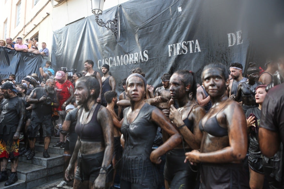 Aquí puedes ver una selección de las mejores fotografías del multitudinario Cascamorras, que ha reunido a unas 15.000 personas en Baza