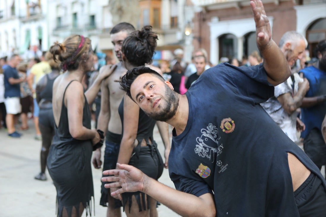 Aquí puedes ver una selección de las mejores fotografías del multitudinario Cascamorras, que ha reunido a unas 15.000 personas en Baza