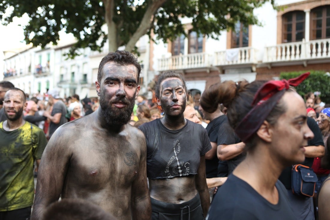 Aquí puedes ver una selección de las mejores fotografías del multitudinario Cascamorras, que ha reunido a unas 15.000 personas en Baza