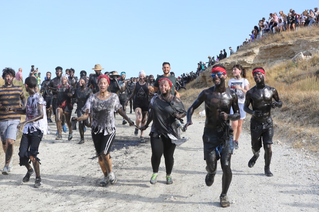 Aquí puedes ver una selección de las mejores fotografías del multitudinario Cascamorras, que ha reunido a unas 15.000 personas en Baza