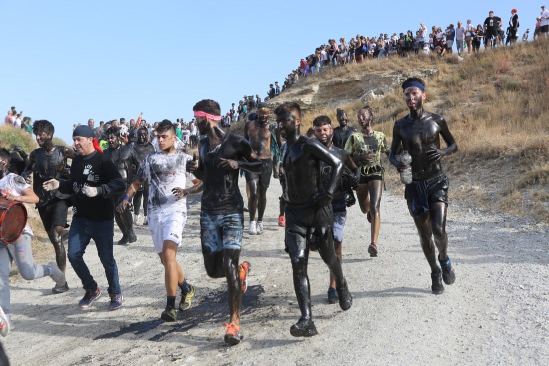 Aquí puedes ver una selección de las mejores fotografías del multitudinario Cascamorras, que ha reunido a unas 15.000 personas en Baza