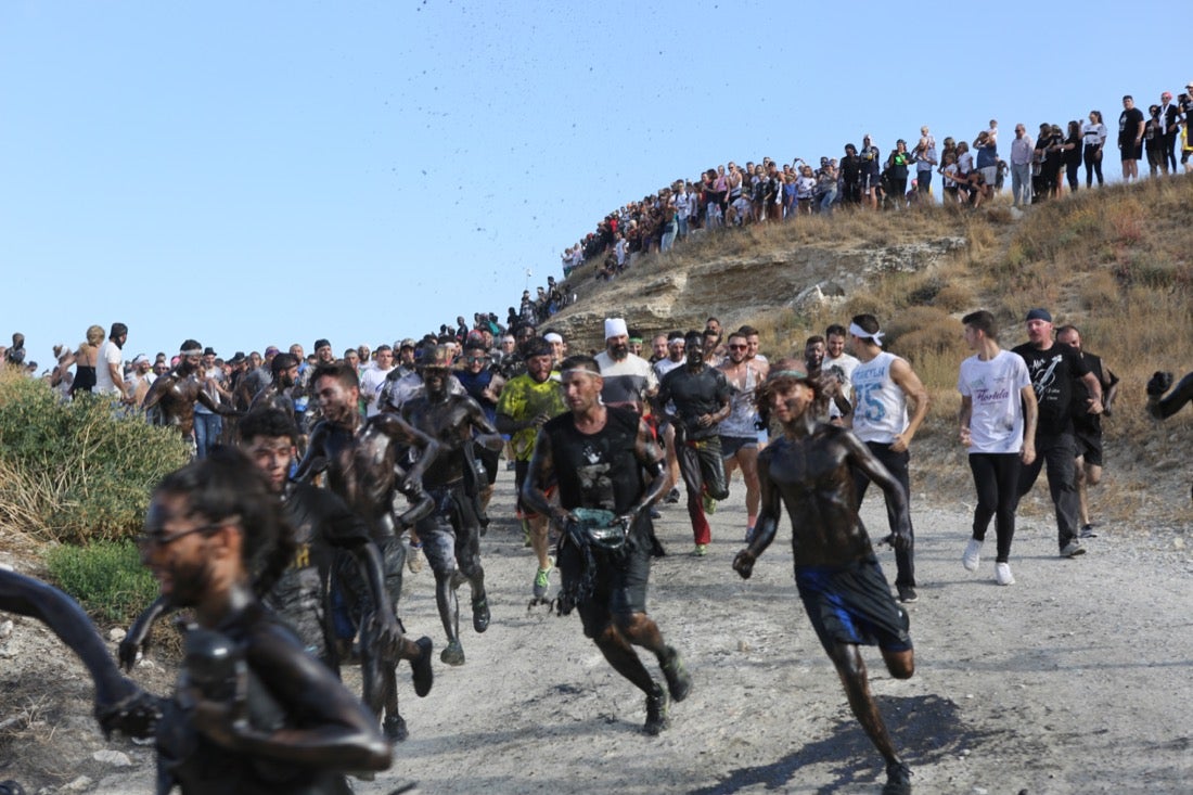 Aquí puedes ver una selección de las mejores fotografías del multitudinario Cascamorras, que ha reunido a unas 15.000 personas en Baza