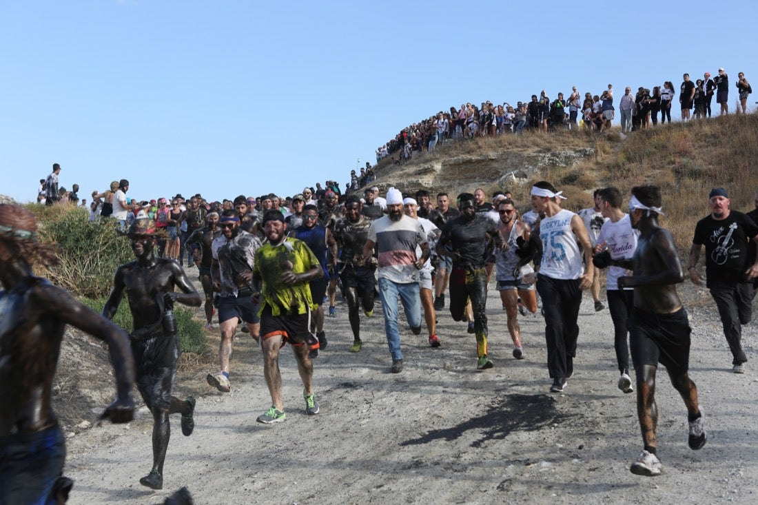 Aquí puedes ver una selección de las mejores fotografías del multitudinario Cascamorras, que ha reunido a unas 15.000 personas en Baza