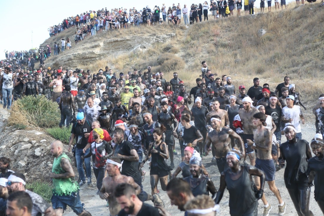 Aquí puedes ver una selección de las mejores fotografías del multitudinario Cascamorras, que ha reunido a unas 15.000 personas en Baza