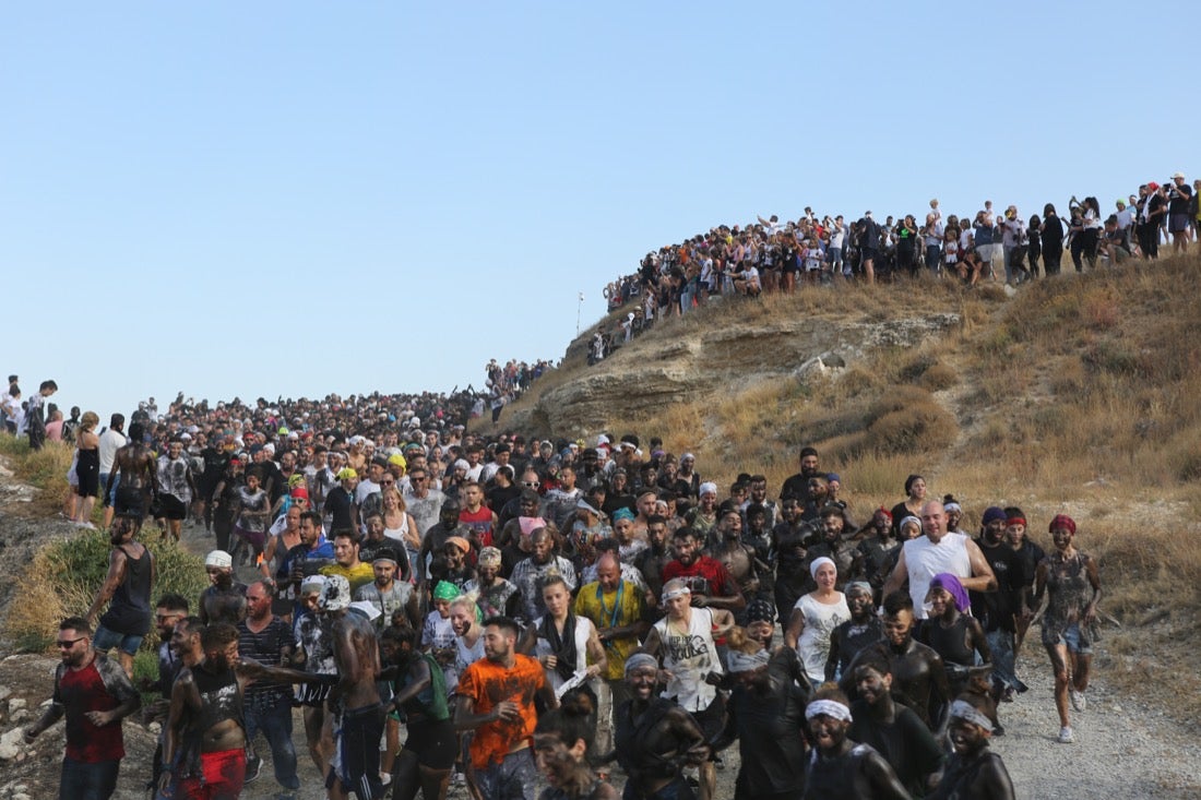 Aquí puedes ver una selección de las mejores fotografías del multitudinario Cascamorras, que ha reunido a unas 15.000 personas en Baza