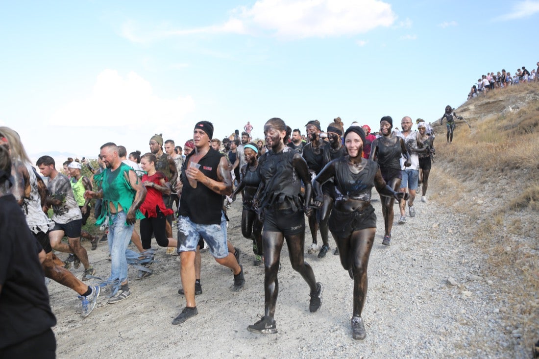 Aquí puedes ver una selección de las mejores fotografías del multitudinario Cascamorras, que ha reunido a unas 15.000 personas en Baza