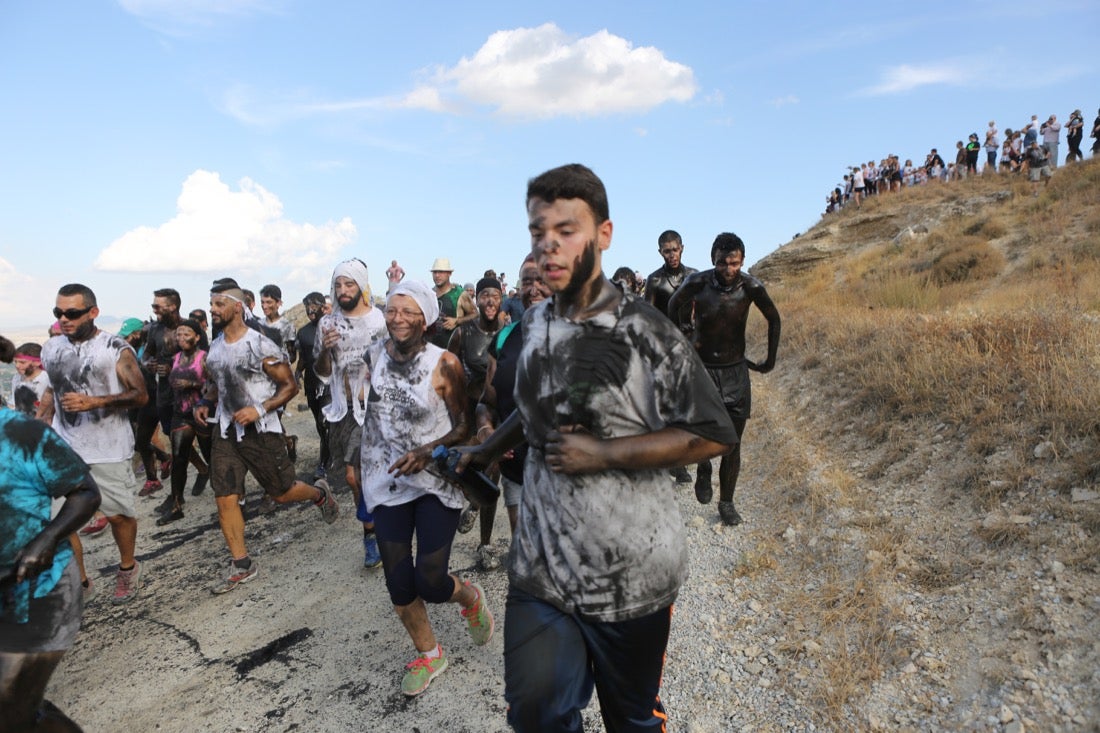 Aquí puedes ver una selección de las mejores fotografías del multitudinario Cascamorras, que ha reunido a unas 15.000 personas en Baza