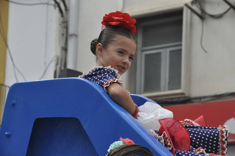 Los bastetanos abarrotan las calles para presenciar la cabalgata de las fiestas