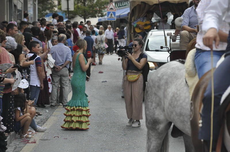 Los bastetanos abarrotan las calles para presenciar la cabalgata de las fiestas