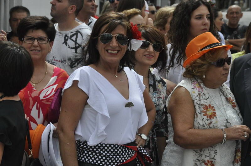 Los bastetanos abarrotan las calles para presenciar la cabalgata de las fiestas