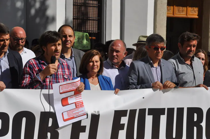 250 personas participan en la concentración organizada por la Asociación Amigos del Ferrocarril de la Comarca de Baza 