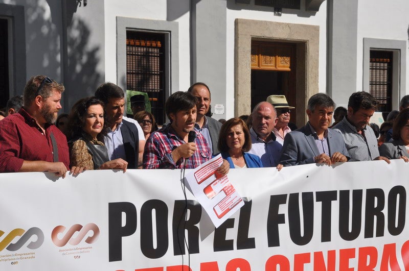 250 personas participan en la concentración organizada por la Asociación Amigos del Ferrocarril de la Comarca de Baza 