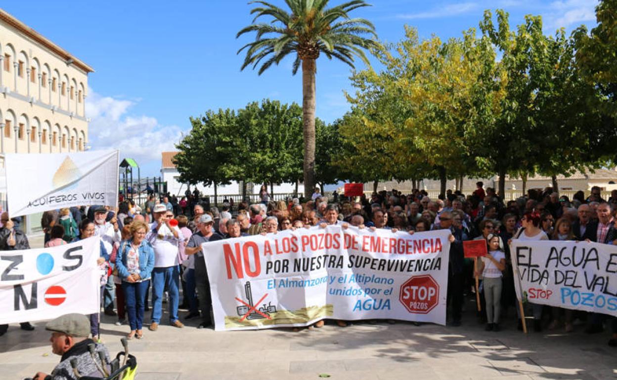 Manifestación contra los pozos celebrada en Serón
