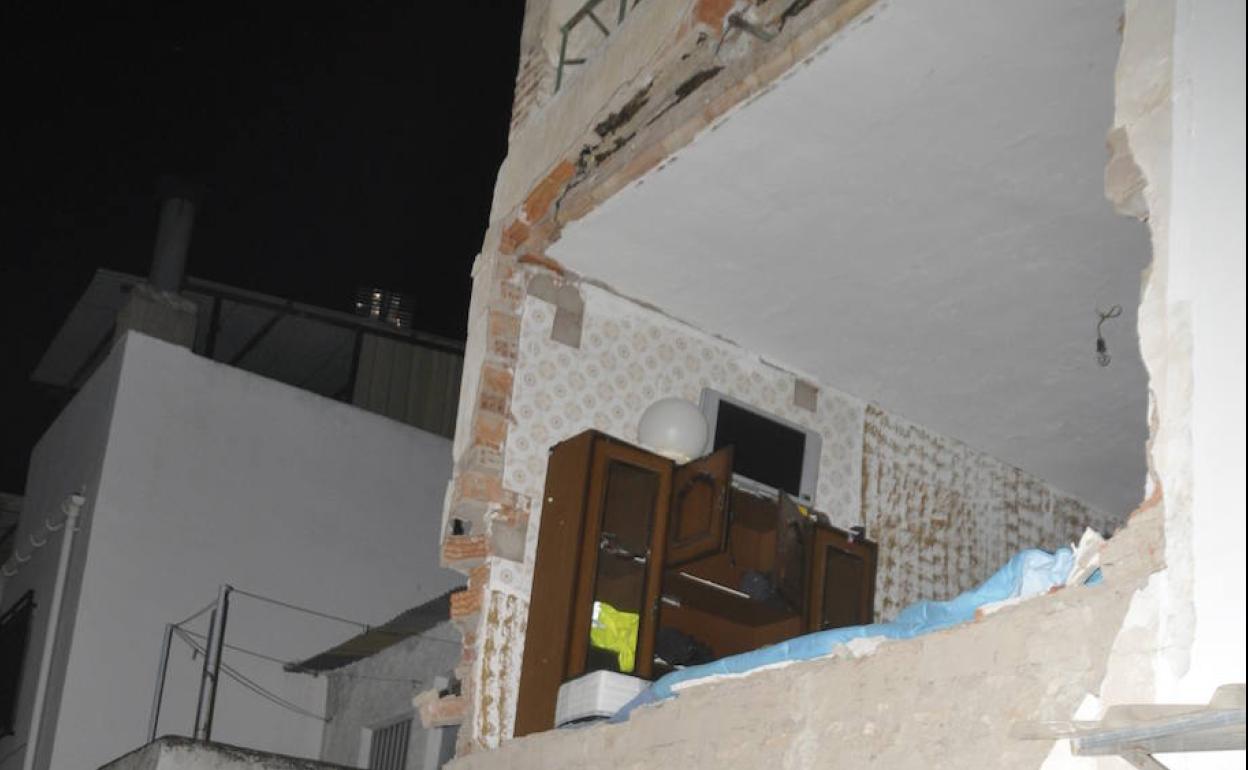 Fachada de la vivienda destruida en Baza por una explosión de gas