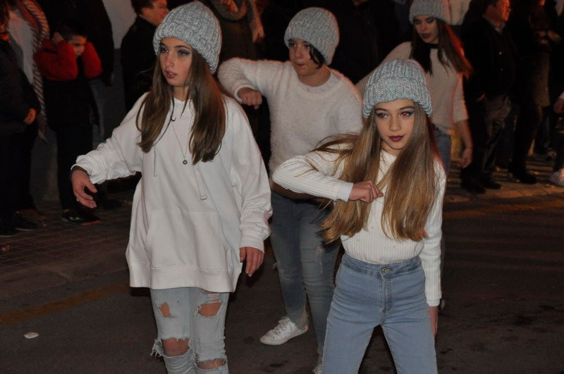 Sus majestades, también han realizado una parada en la Plaza Mayor para recibir a todos los niños y niñas en una noche bastante apacible comparada con otros años de intenso frío