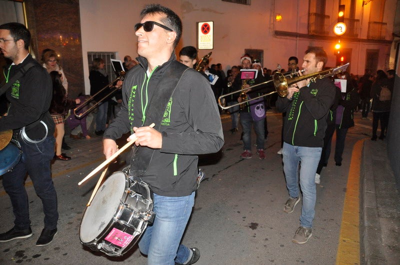 Sus majestades, también han realizado una parada en la Plaza Mayor para recibir a todos los niños y niñas en una noche bastante apacible comparada con otros años de intenso frío