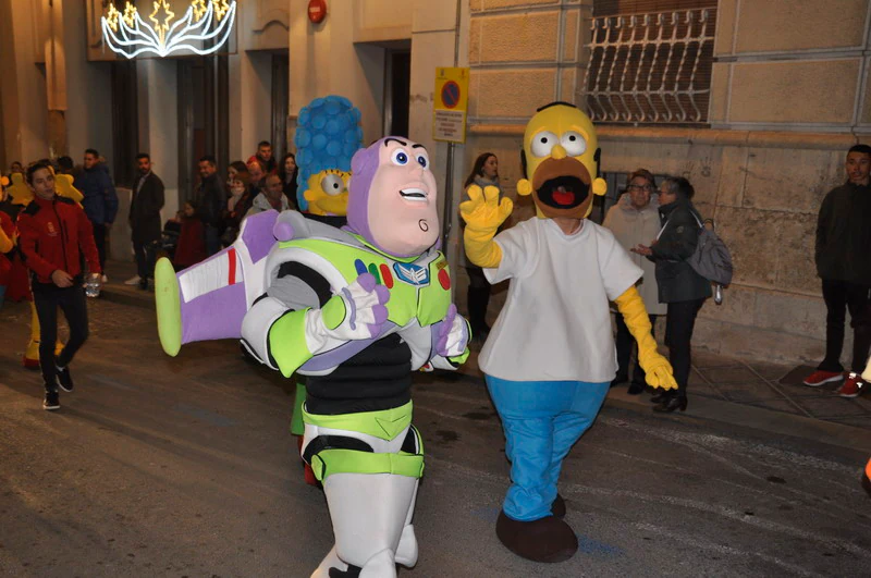 Sus majestades, también han realizado una parada en la Plaza Mayor para recibir a todos los niños y niñas en una noche bastante apacible comparada con otros años de intenso frío