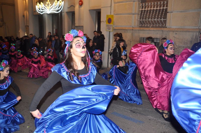 Sus majestades, también han realizado una parada en la Plaza Mayor para recibir a todos los niños y niñas en una noche bastante apacible comparada con otros años de intenso frío