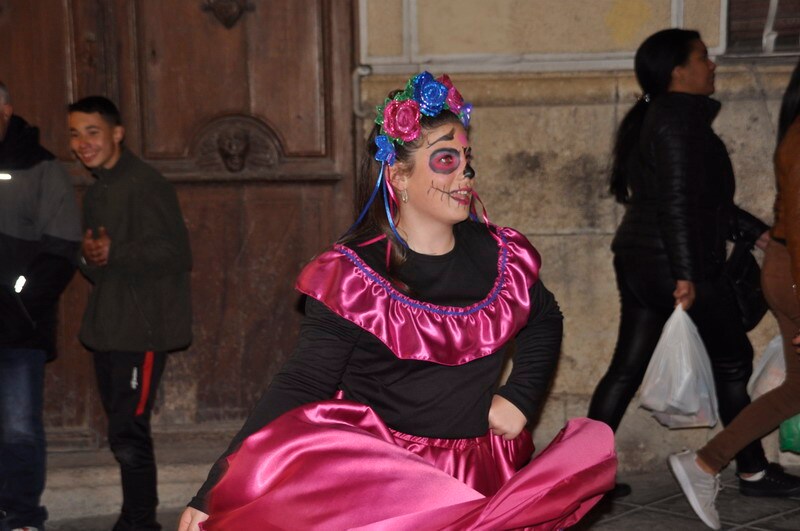 Sus majestades, también han realizado una parada en la Plaza Mayor para recibir a todos los niños y niñas en una noche bastante apacible comparada con otros años de intenso frío