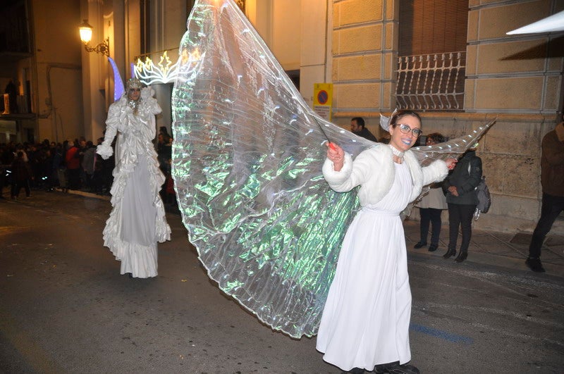 Sus majestades, también han realizado una parada en la Plaza Mayor para recibir a todos los niños y niñas en una noche bastante apacible comparada con otros años de intenso frío