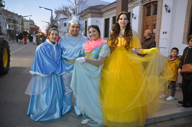 Sus majestades, también han realizado una parada en la Plaza Mayor para recibir a todos los niños y niñas en una noche bastante apacible comparada con otros años de intenso frío