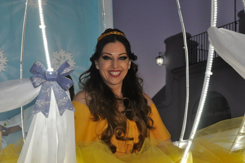 Sus majestades, también han realizado una parada en la Plaza Mayor para recibir a todos los niños y niñas en una noche bastante apacible comparada con otros años de intenso frío