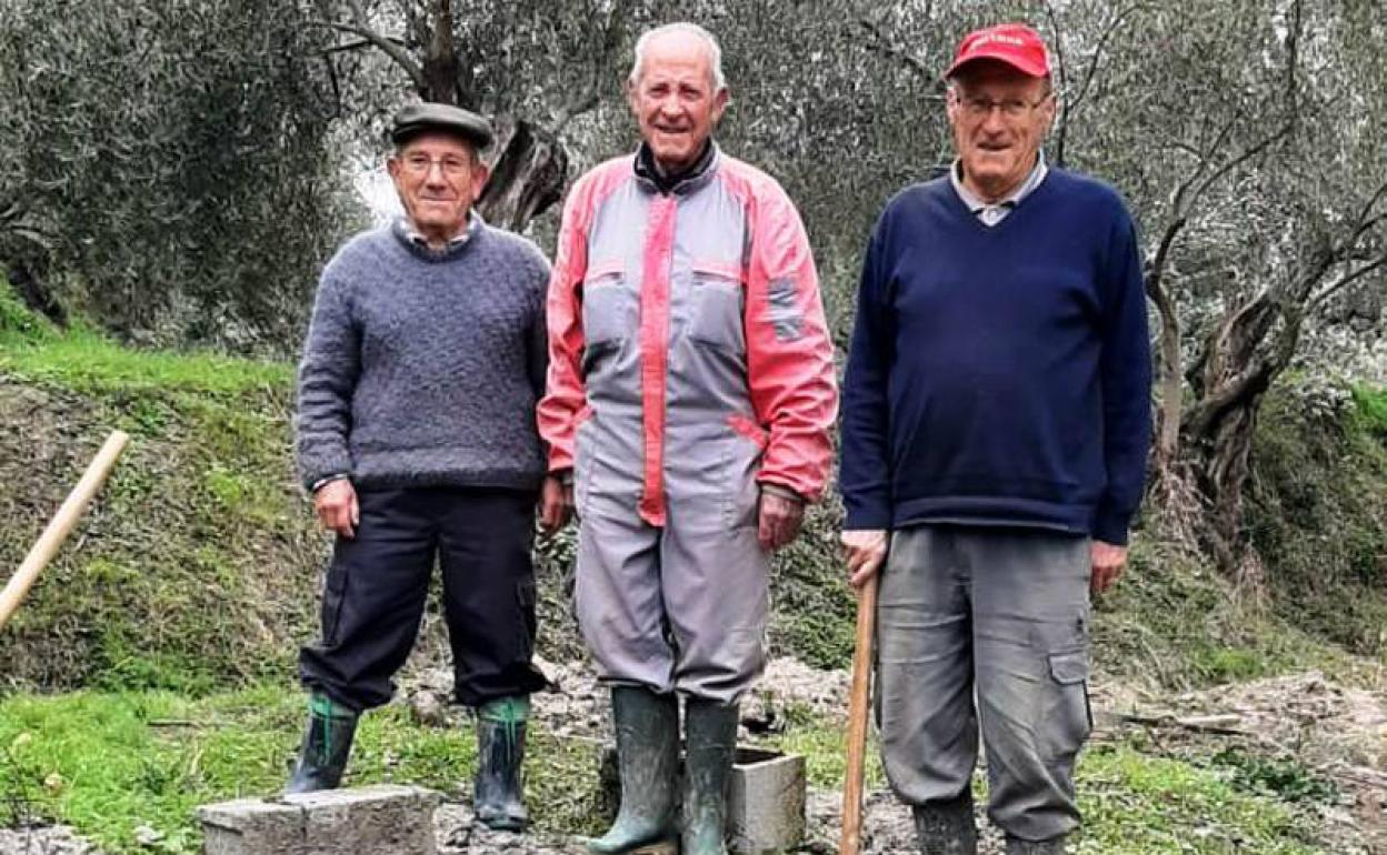 Antonio Mirón, Manuel y Antonio han sido los artífices de la recuperación de esta fuente