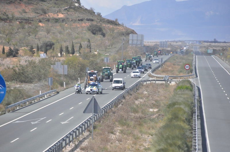 Decenas de tractores marcharon en el norte de la provincia.