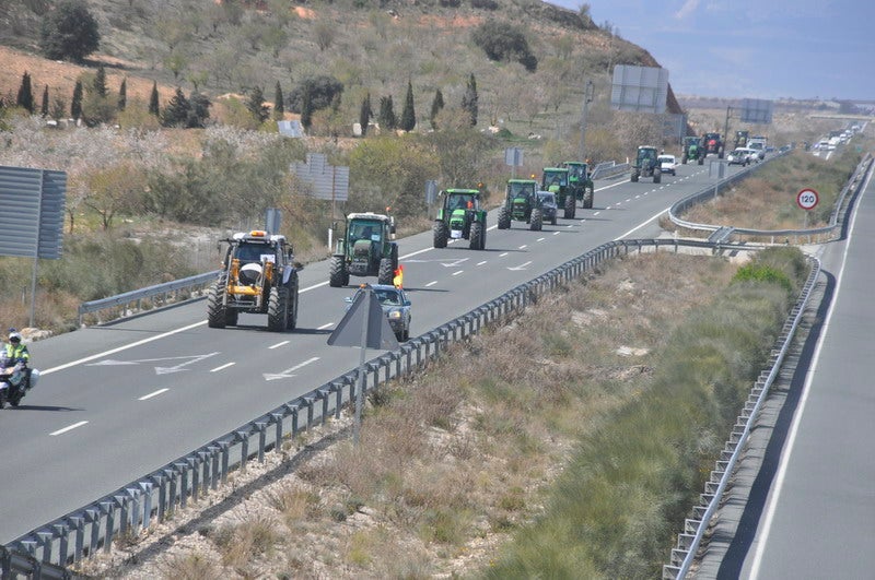 Decenas de tractores marcharon en el norte de la provincia.