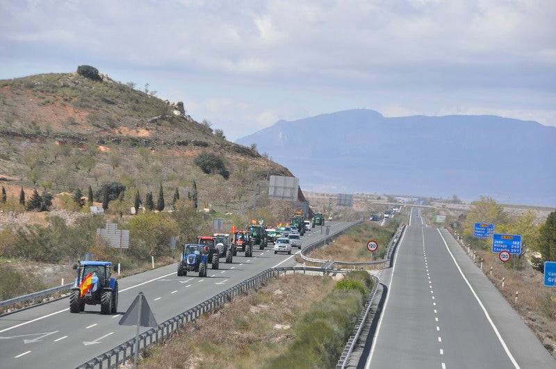 Decenas de tractores marcharon en el norte de la provincia.