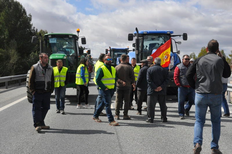 Decenas de tractores marcharon en el norte de la provincia.