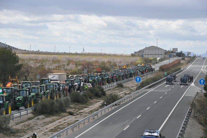 Decenas de tractores marcharon en el norte de la provincia.