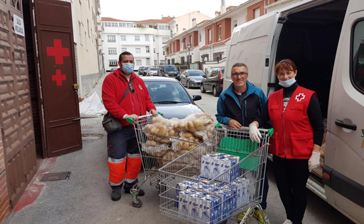 Donación de alimentos por parte de fruteria Maestra