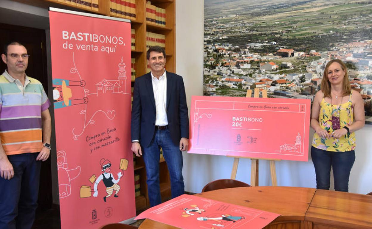 Pedro Fernández y los concejales de economía y comercio 
