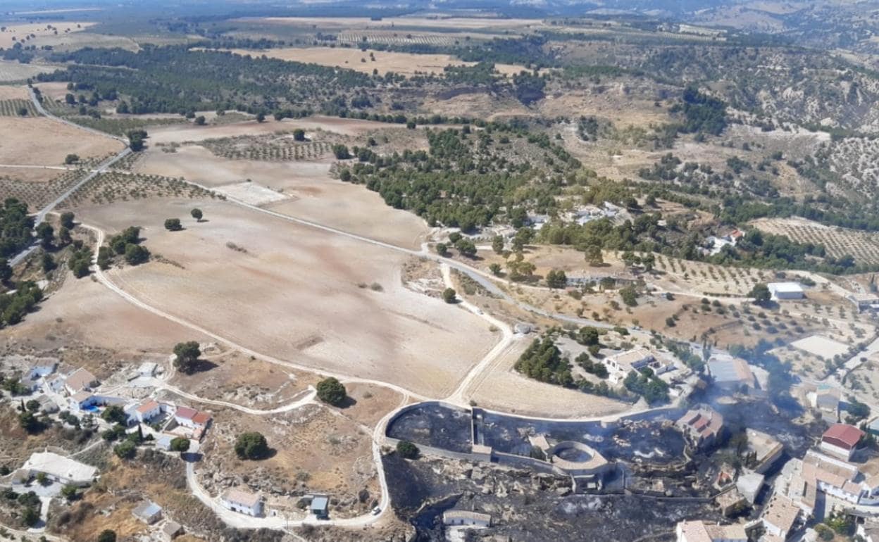 Estabilizado un incendio urbano en Cortes de Baza