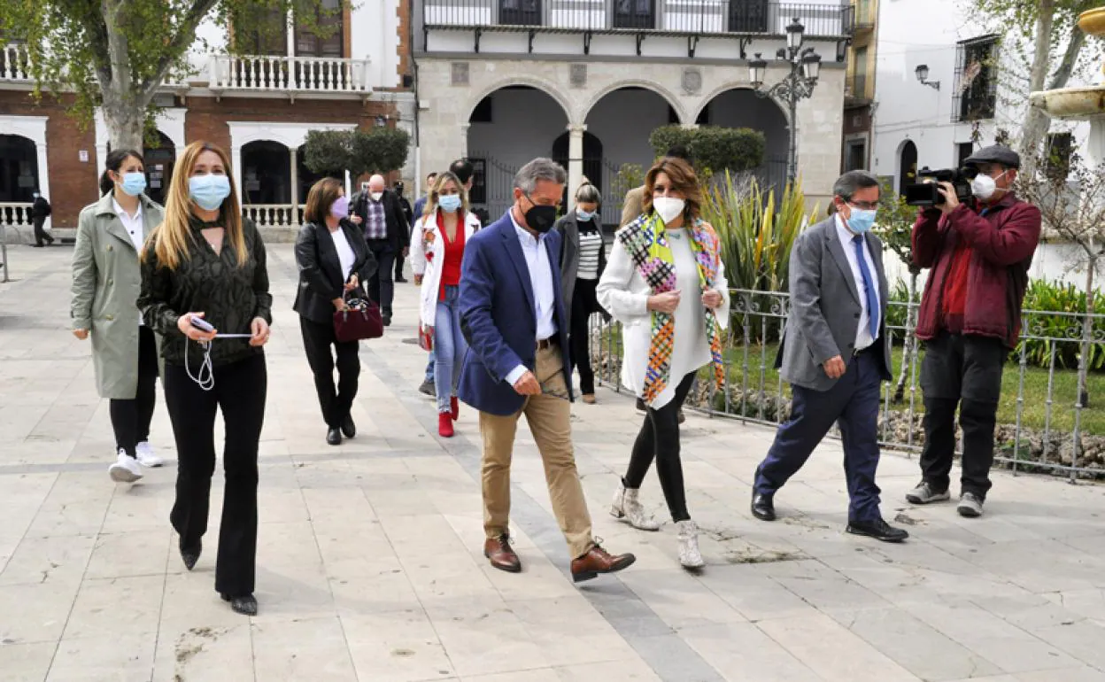 Susana Díaz con el alcalde de Baza, el presidente de Diputación y una concejala del Ayuntamiento de Baza 