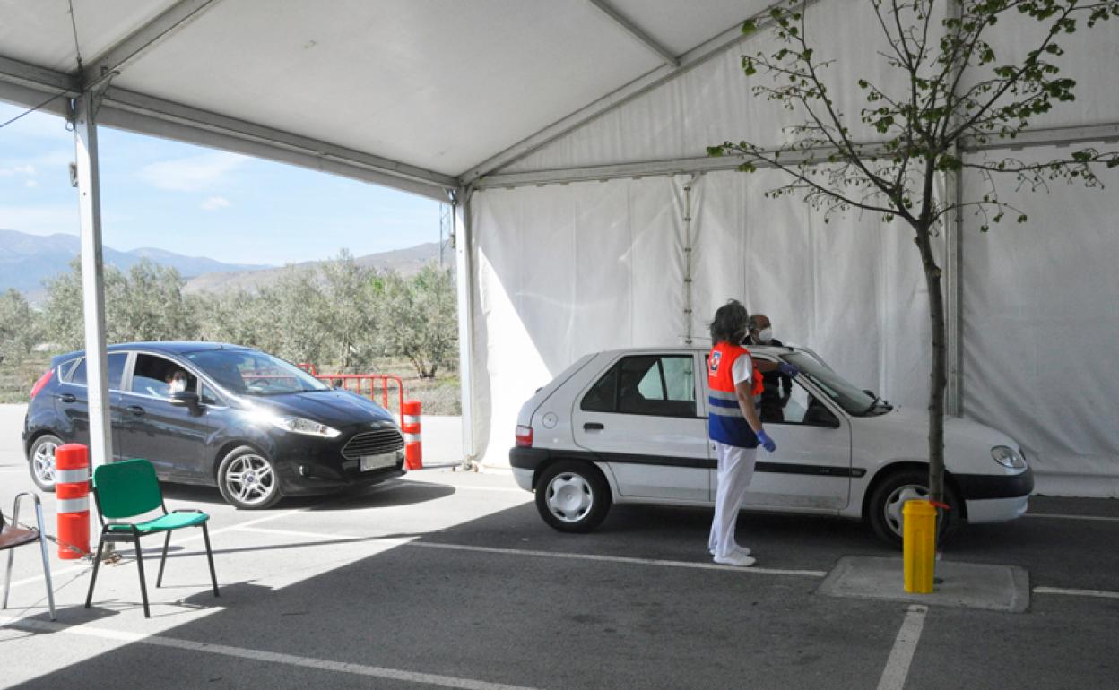 Carpa instalada en el Hospital de Baza para realizar vacunaciones masivas