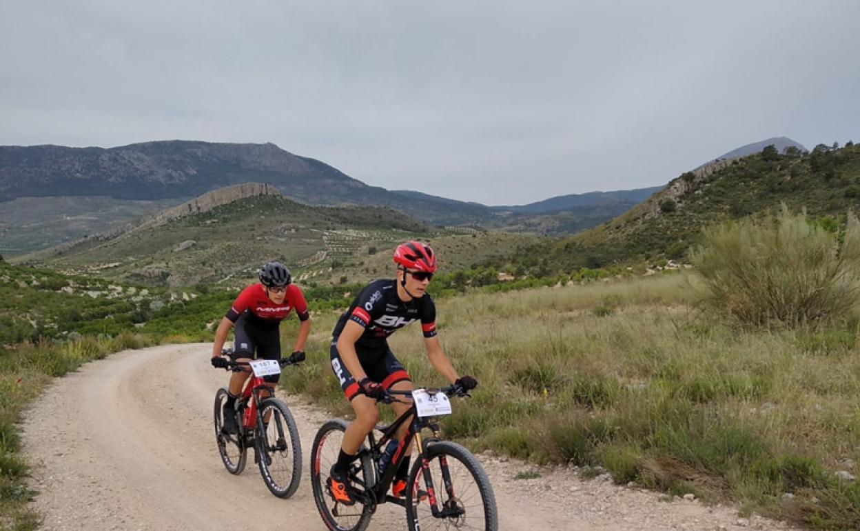 Juan Luis Pérez gana con autoridad la III edición de la Sagra MTB Race
