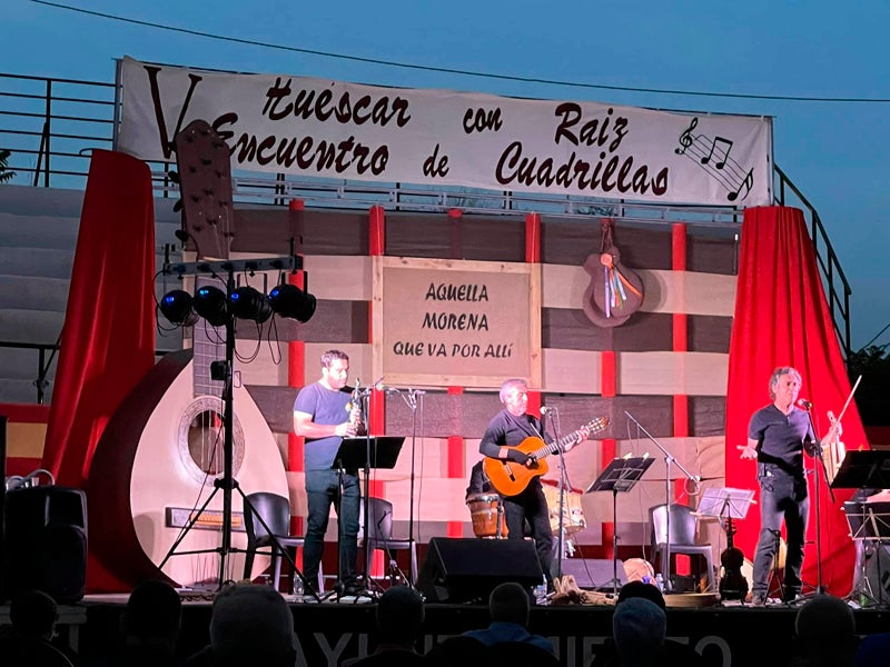 El mítico grupo Lombarda dunate su actuación ayer tarde en Huéscar 
