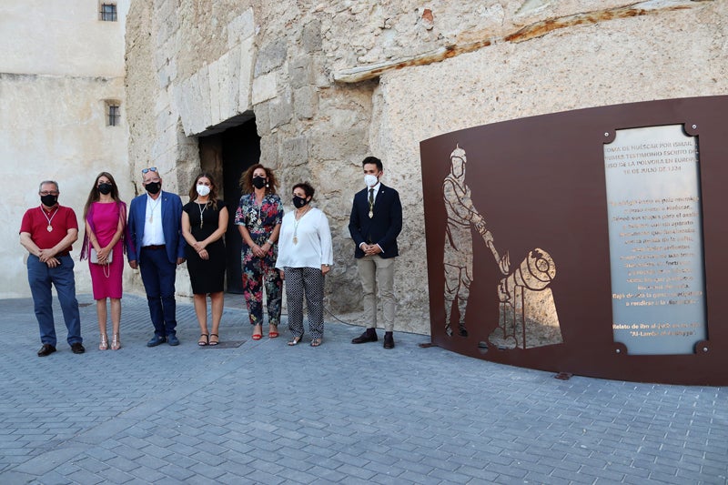 Monumento alegorico al uso de la pólvora en el cerco del Castillo de la Encantada 