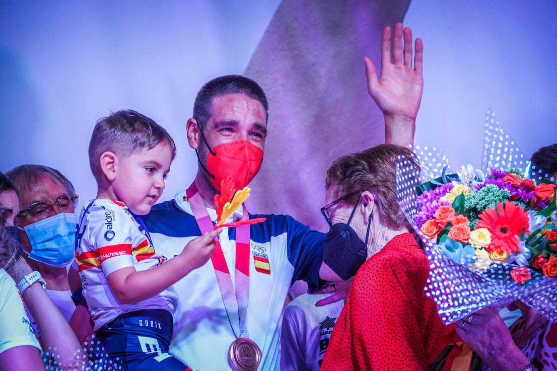 Fotos: Baza se vuelca para recibir al medallista olímpico David Valero