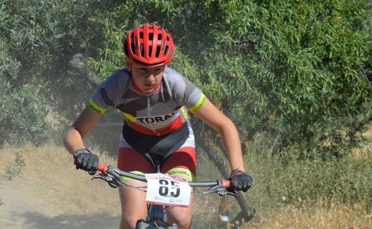 Pablo Carricondo, joven triatleta bastetano 