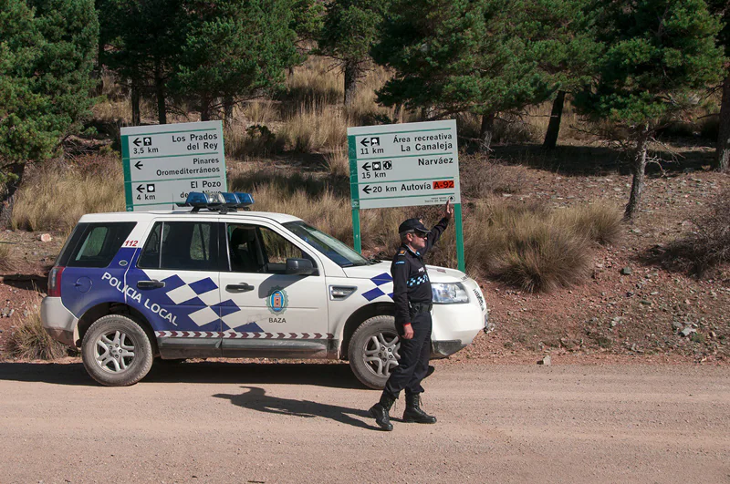 Policia Local de Baza, realizando un control en el Parque Natural de la Sierra de Baza 