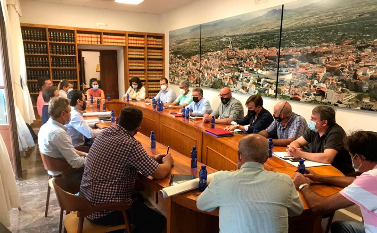 Reunión empresas renovables, Ayuntamiento y agricultores 