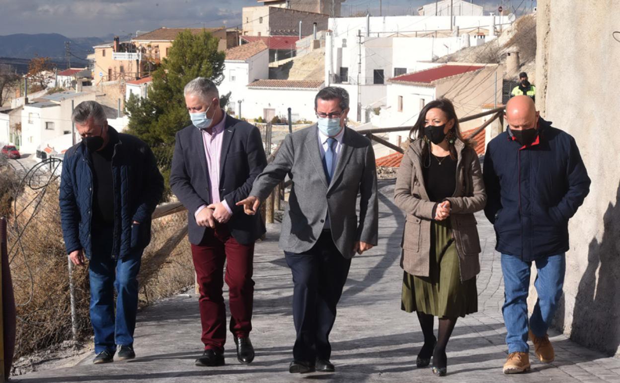 José Entrega durante su visita a Cuevas del Campo 