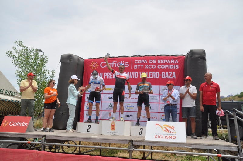 El ciclista bastetano que ganó el bronce en Tokio 2020 se luce en casa.